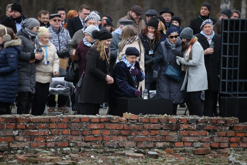 Uczestnicy obchodów 78. rocznicy wyzwolenia obozu