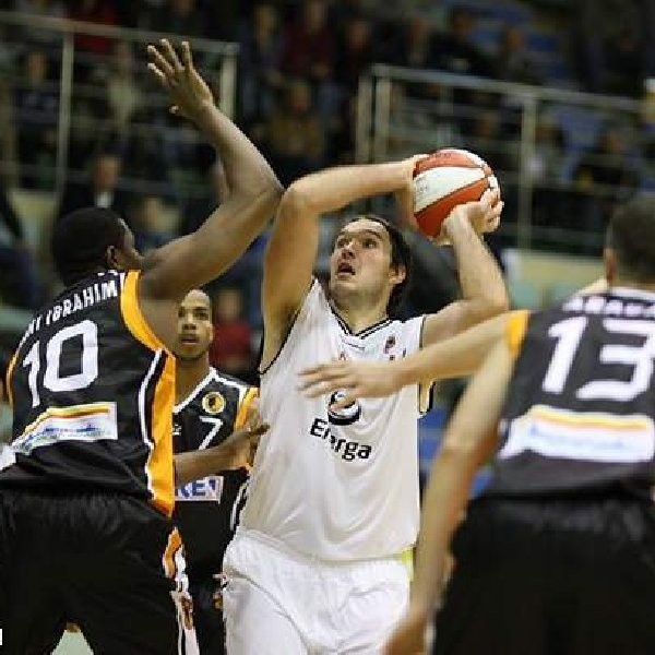 Koszykarze Sportino w inauguracyjnym sezon meczu walczyć będą o zwycięstwo.