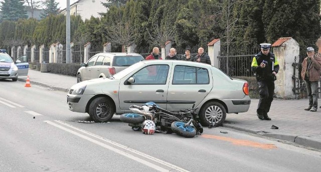 Wypadek na ulicy 3 Maja, w kótrym kierowca samochodu nie ustąpił pierwszeństwa.