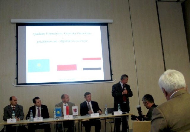 Podczas spotkania w urzędzie marszałkowskim Kazachowie zachęcali polskich przedsiębiorców do prowadzenia wspólnych interesów