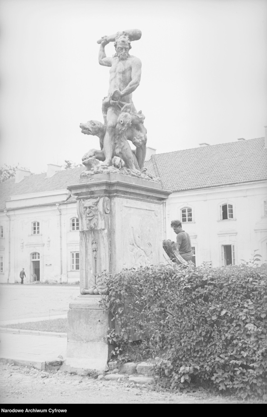 Centrum Białegostoku

rok/lata:
1936