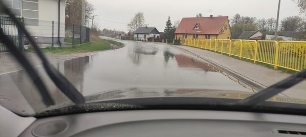 Fragment nowo zbudowanej drogi powiatowej w Taczowie, który...