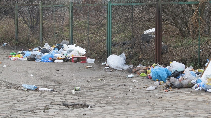 po zabraniu kontenerów, zdezorientowani mieszkańcy nadal...