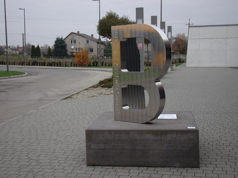 Oświęcim. Pomnik z przesłaniem więźniów KL Auschwitz