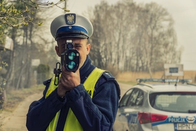 Plaga pijanych kierowców na Pomorzu. Są też piraci drogowi. W powiecie nowodworskim 18-latek jechał w terenie zabudowanym... 122 km/h