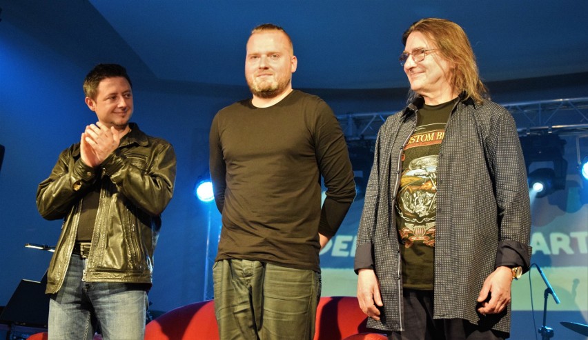 Od lewej: Bartosz Łęczycki - harmonijka,  Szymon Linette -...