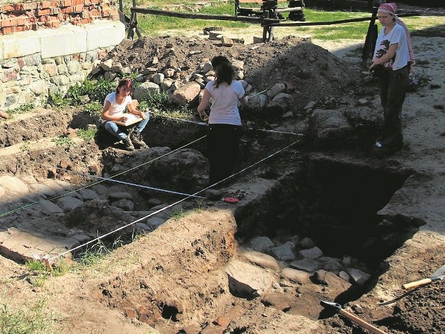 Badania archeologicznie prowadzone są m.in. na dziedzińcu zamku. Kolejne wykopaliska zaplanowano już na wrzesień