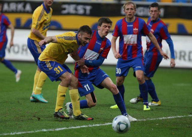 Arka Gdynia mierzyła się w oficjalnym meczu z Polonią Bytom ponad 10 lat temu. Zdjęcia ze spotkania I ligi z 24 kwietnia 2013 roku