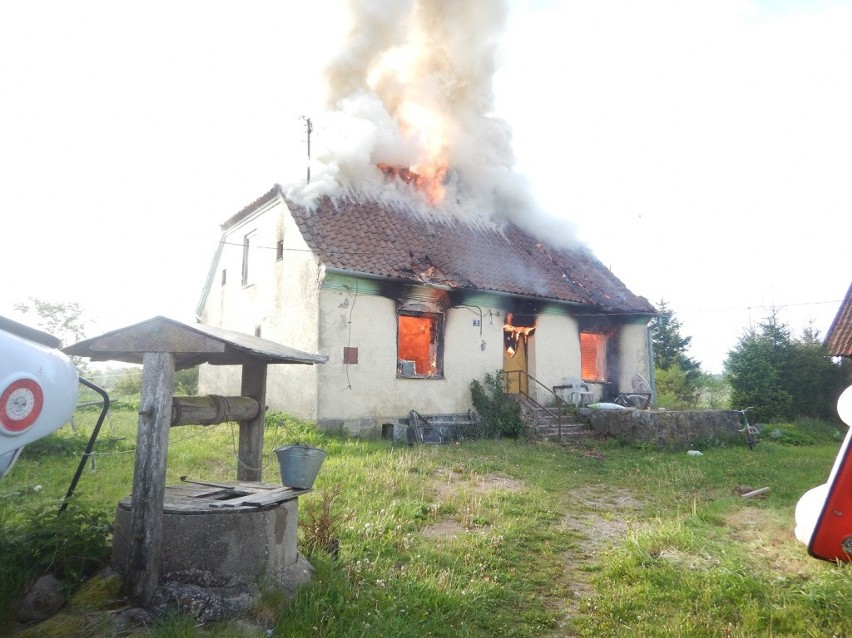 Główka. Dom spłonął całkowicie. Stropy zerwane, komin uszkodzony