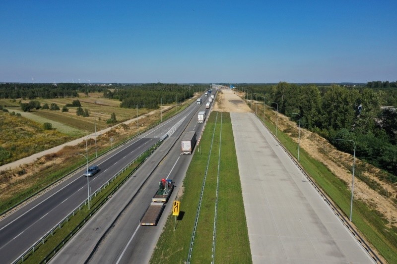 Odcinek autostrady A1, będący obwodnicą Częstochowy, jest...