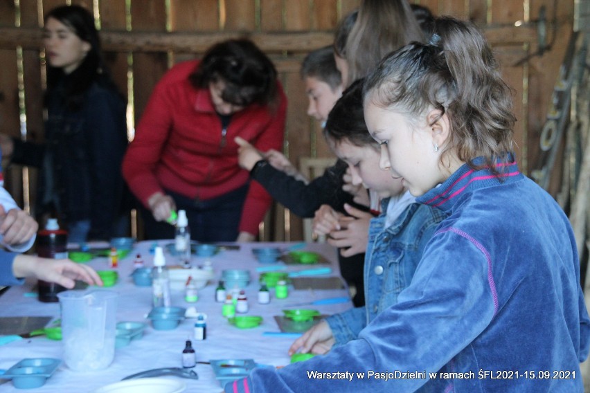 Dzieci z przedszkola i ze szkoły w Smerdynie uczestniczyły w wyjątkowych warsztatach (ZDJĘCIA)