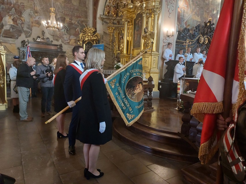 Wspaniały jubileusz i niezwykły patron „Szkoły na Górce”. Zespół Szkół numer 1 w Opatowie świętuje 60-lecie