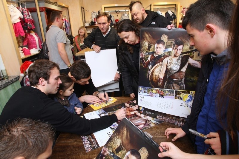 Piłkarze ręczni Vive Targi Kielce podpisywali kalendarze