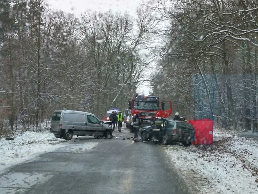 Śmiertelny wypadek na trasie Łozina - Bąków. Ranne roczne...