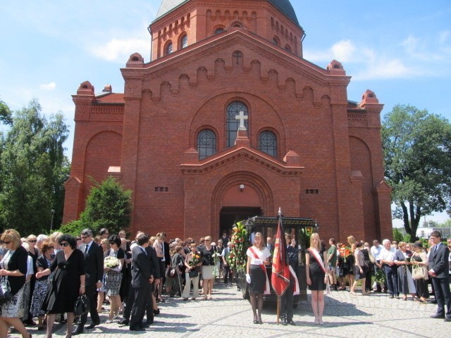 Pogrzeb Bożeny Koronkiewicz. Dyrektorkę X LO we Wrocławiu żegnały setki osób (ZDJĘCIA)