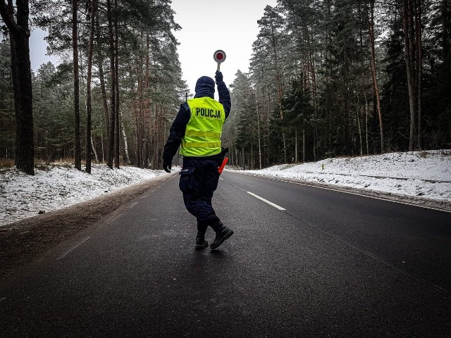 Policja zatrzymała kolejnych kurierów, którzy przewozili migrantów