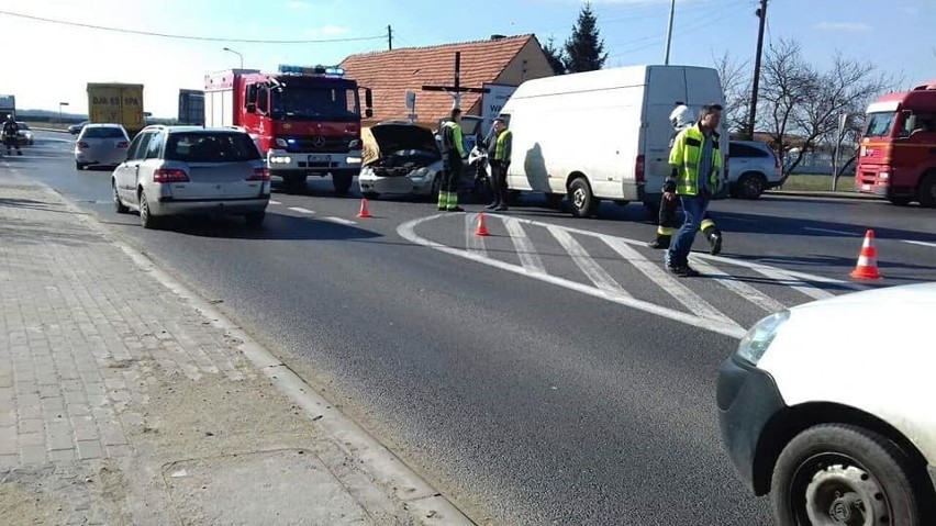 Wypadek na drodze nr 35 Wrocław - Świdnica. Jedna osoba ranna (ZDJĘCIA)