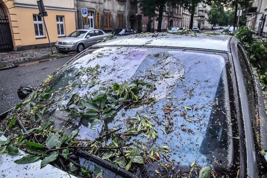 Skutki burzy w Bydgoszczy na początku lipca.