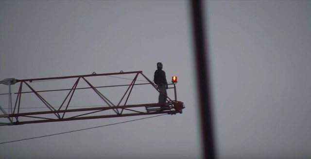 Youtuber ze Świętochłowic wszedł na szczyt żurawia na placu budowy .KTW w Katowicach