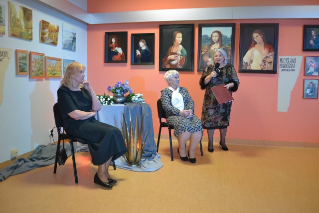 W Domu Kultury w Przysusze odbył się wernisaż wystawy malarskiej.