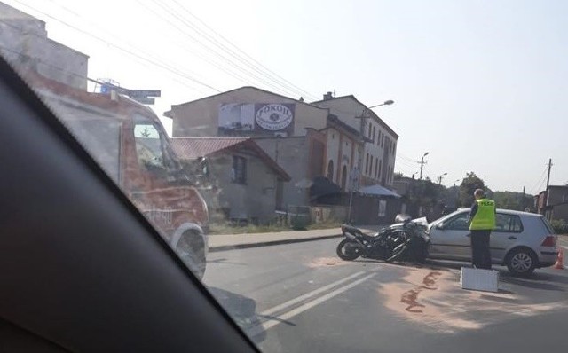 Wypadek w Bobrownikach Śląskich: Do groźnego wypadku doszło 23 sierpnia w Bobrownikach Śląskich. Samochód osobowy zderzył się z motocyklem. Poszkodowani trafili do szpitali.