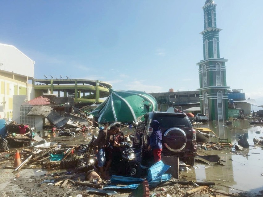 Zniszczenia w Palu po tsunami