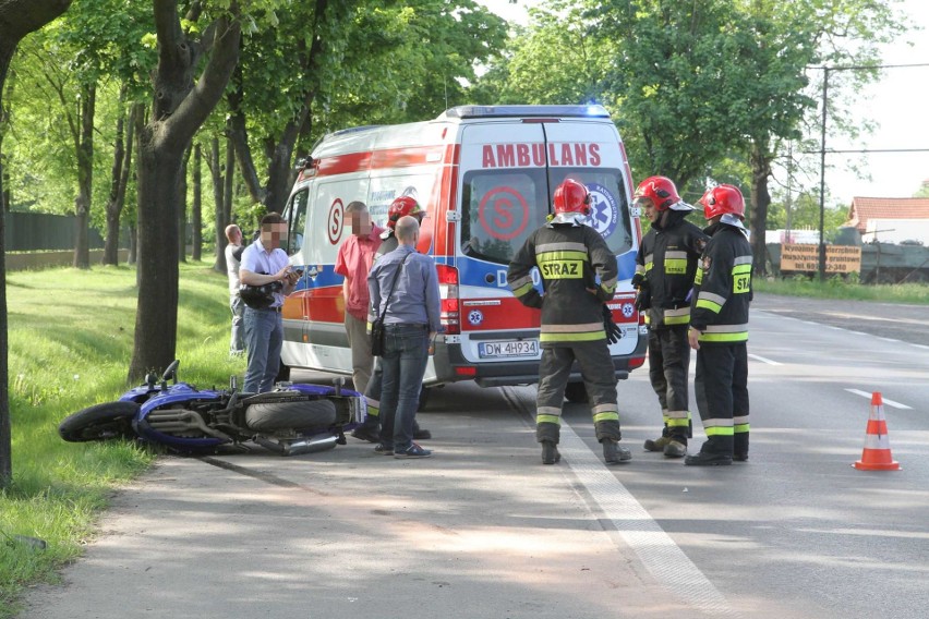 Zderzenie motocykla z autem osobowym na Obornickiej [ZDJĘCIA]