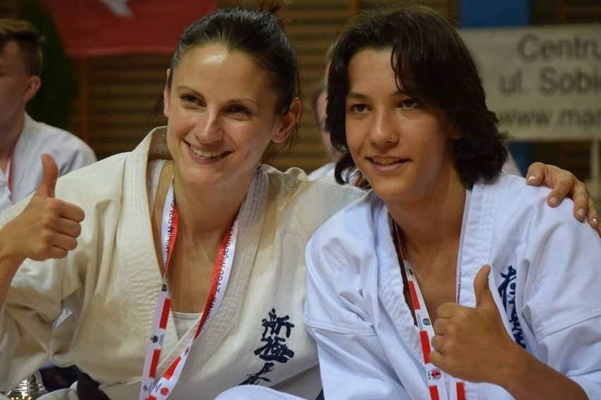 Aleksandra Bukowa (na zdjęciu po lewej) z Championa Opole...