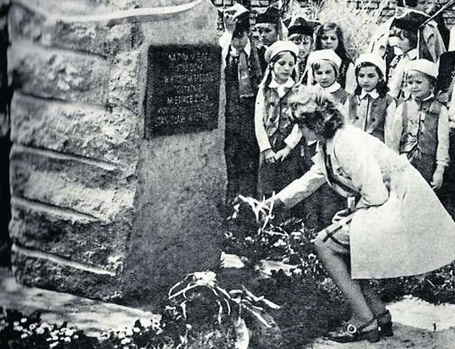 Odsłonięcie obelisku w 1969 roku w miejscu domu Wyspiańskiego