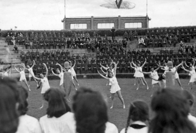 Czasy okupacji, maj 1941 r., miejski stadion lekkoatletyczny...