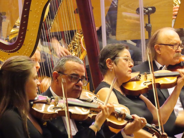 W Zielonej Górze podczas programu „Kwietniowy romans” wysłuchaliśmy niesamowitego zestawienia utworów, od współczesnej kompozycji na skrzypce i kwintet, poprzez symfonię Sibeliusa, po muzykę z arabskimi rytmami po ogniste Bolero - Maurice'a Ravela.