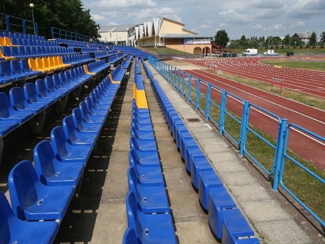 W stadion lekkoatletyczny przy ulicy Bocznej zainwestowano najwięcej przed rozpoczęciem igrzysk. Między innymi wymieniono siedziska. W czwartek trwała ostatnia kosmetyka na tym obiekcie - malowano linie na tartanie.