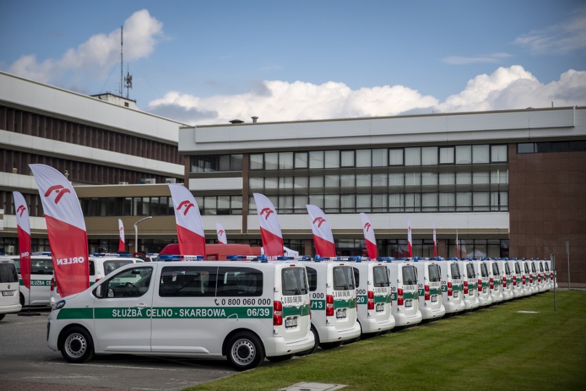 Podlaska KAS wzbogaciła się o dwa nowoczesne radiowozy. To darowizna od PKN Orlen  [ZDJĘCIA]