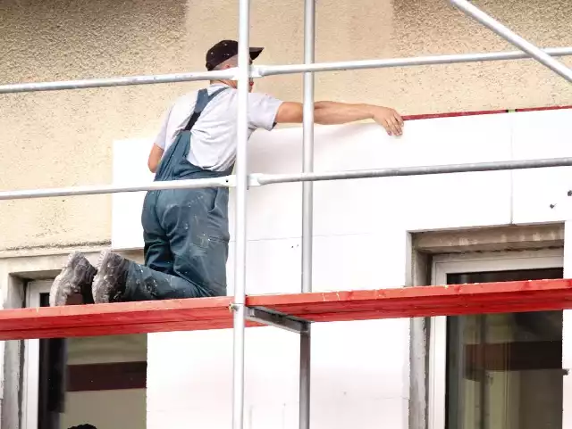 Jeśli izolacja ścian, zostanie wykonana fachowo, to zapewni to optymalną temperaturę we wnętrzu domu zarówno latem i zimą.