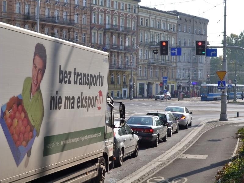 Wrocław: Wiecznie czerwone światło dla kierowców na pl. Bema (ZDJĘCIA)