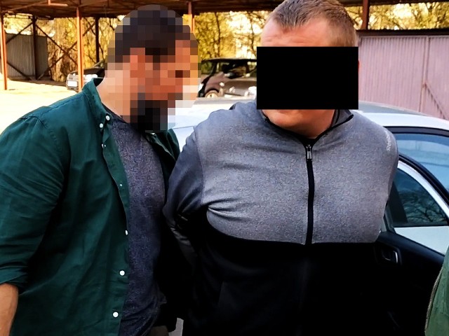Śledczy z toruńskiej komendy policji przedstawili mężczyźnie dwa zarzuty. Sąd zastosował wobec niego tymczasowy areszt.