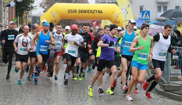 W półmaratonie w Skwierzynie, który odbył się w październiku 2017 r wystartowało ponad 230 zawodnikow