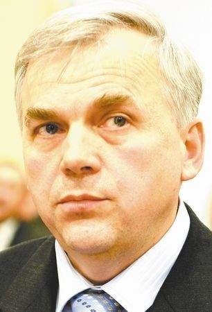 Wicemarszałek Bogusław Dębski, odpowiedzialny za służbę zdrowia nie chce zdradzać szczegółów.