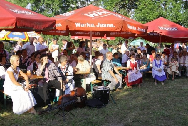 Słoneczna pogoda ściągnęła do Wrzaw wiele osób, nie tylko mieszkańców tej miejscowości.