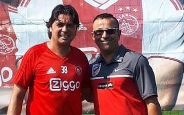 Trener drużyny Star/Juventa Starachowice Zdzisław Spadło uczestniczył w pierwszym w Polsce campie szkoleniowym organizowanym przez Ajax Amsterdam Coaching Academy - informuje klubowy Fanpage. Zdzisław Spadło jest trenerem juniorów starszych w starachowickim klubie. Na zdjęciu z Sonnym Silooyem, 25 krotnym reprezentantem Holandii.(dor)