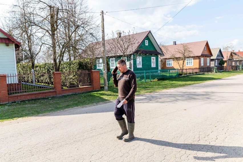 Rolnicy. Podlasie. Andrzej z Plutycz był w sanatorium i przywiózł odważną deklarację. Chce znaleźć partnerkę!