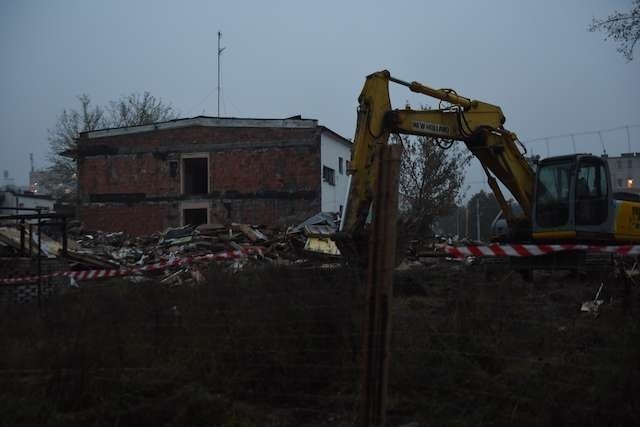 Trwa wyburzanie dawnych hoteli pracowniczych przy ul. Gagarina