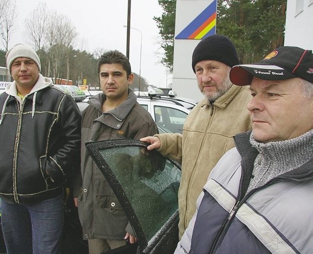 Jacek Skibiński, Ryszard Bocharewicz, Ryszard Polewka i Andrzej Aleksandrzewski chcą spokoju w Radio Taxi Bachus i zmian w jego władzach.