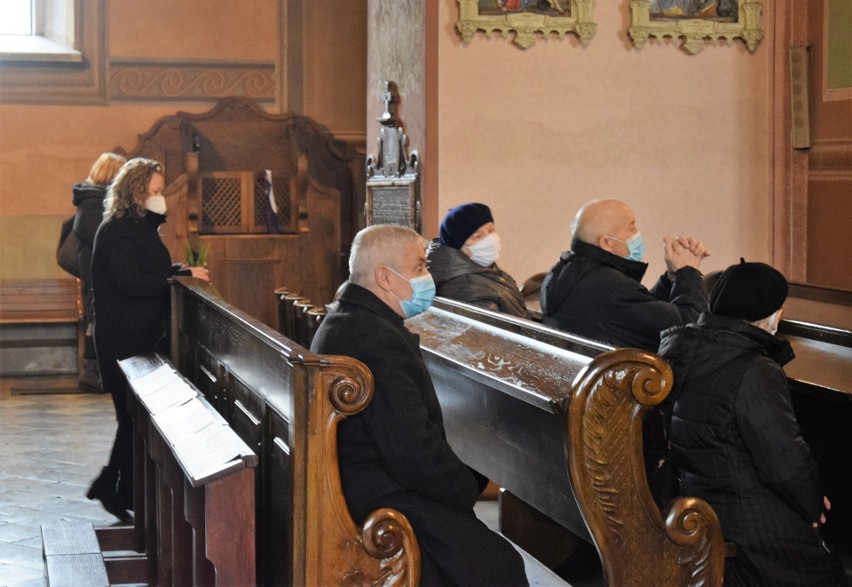 W Jędrzejowie odbył się pogrzeb księdza Piotra Nowakowskiego, byłego proboszcza parafii w Moskorzewie i w Tuczępach [ZDJĘCIA, WIDEO]