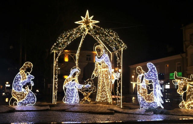 Ta iluminacja szopki bożonarodzeniowej została zakupiona 3 lata temu przez miasto i ponownie stanie na placu Łuczkowskiego w Chełmie. 