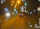 Al. Jana Pawła II. Pirat drogowy pędzi 145 km/h przez miasto (wideo)