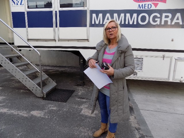 Jolanta Chawa, technik elektroradiologii podkreśla, że mammobus jeździ również do małych miejscowości.