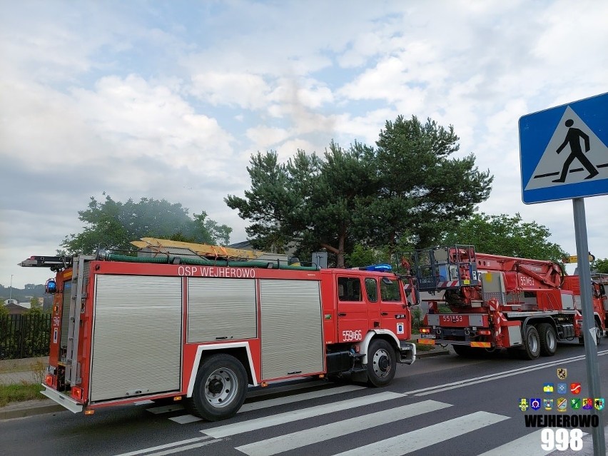 Pożar budynku jednorodzinnego w Wejherowie. Na miejscu był ZRM oraz pogotowie gazowe i energetyczne 30.06.2022 r.