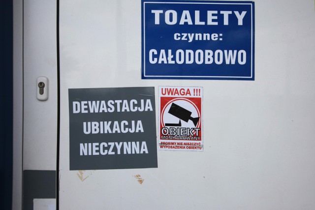 Gmina w Bukowcu straty powstałe w wyniku zdewastowania toalety wyceniła na kwotę 2250 złotych.
