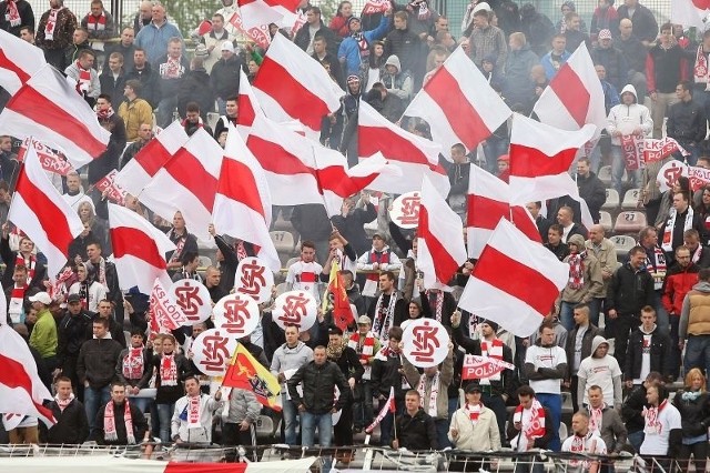 Kibice ŁKS chcą oglądać wyjazdowe mecze swojej drużyny w IV lidze.